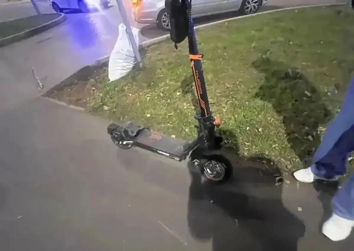 В Нижнекамске 17-летнюю девушку и 9-летнего мальчика на электросамокате сбил автомобиль «Лада Гранта»
