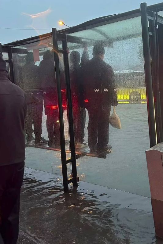 Стамбул затопило после мощнейшего за 40 лет ливня