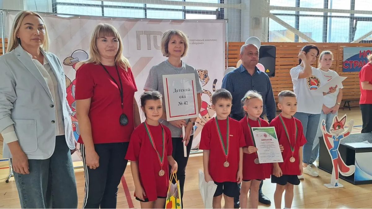 Сегодня в спорткомплексе «Сибур Арена НК» прошел финальный этап сдачи норм ГТО среди дошкольных учреждений Сегодня в спорткомплексе «Сибур Арена НК» прошел финальный этап сдачи норм ГТО среди дошкольных учреждений