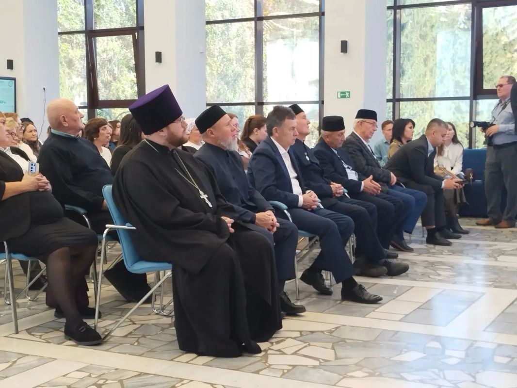 В Доме Первых проходит совещание по генеалогическому проекту «Ядкяр» с участием председателя Госкомитета по архивному делу Гульнары Габдрахмановой В Доме Первых проходит совещание по генеалогическому проекту «Ядкяр» с участием председателя Госкомитета по архивному делу Гульнары Габдрахмановой
