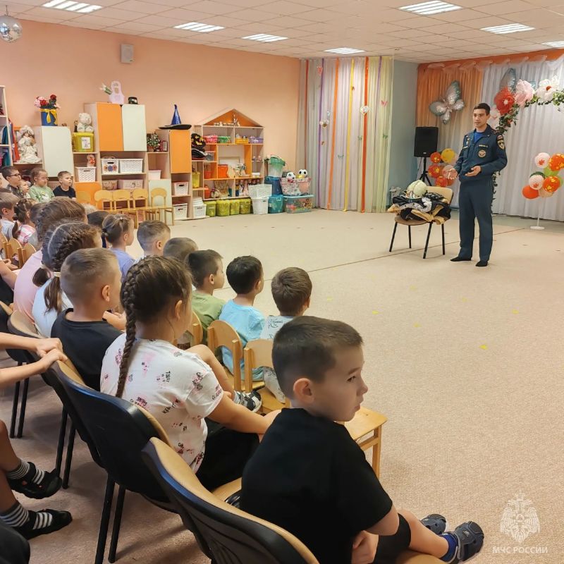 Огонь — друг, но требует уважения: в детском саду «Непоседы» прошел День пожарной безопасности Огонь — друг, но требует уважения: в детском саду «Непоседы» прошел День пожарной безопасности