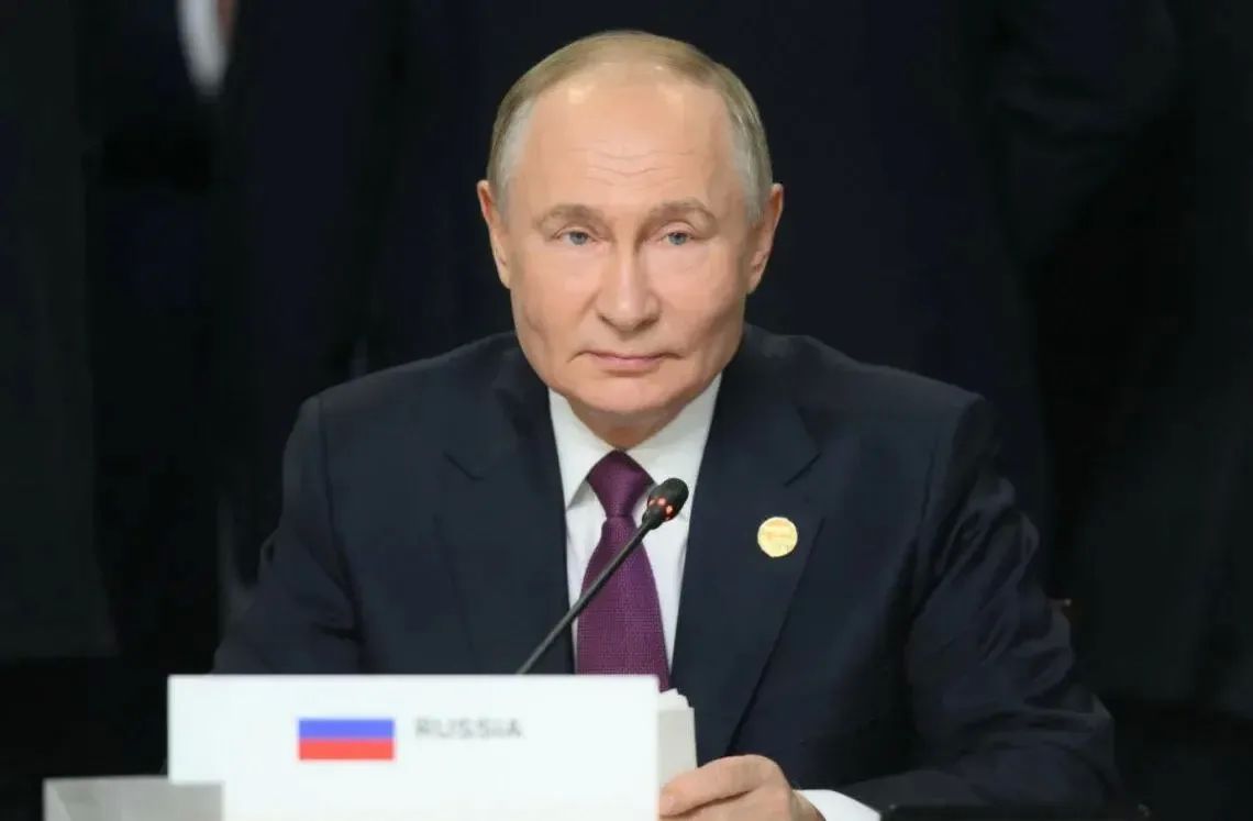 Владимир Путин наградил трех жителей Татарстана