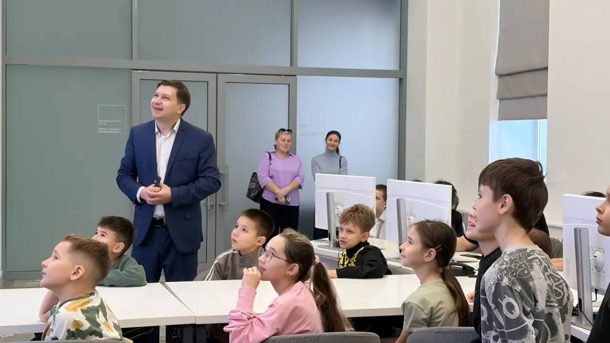 Ученики 3 класса лицея № 37 заглянули в «сердце» города — в ситуационный центр Нижнекамска
