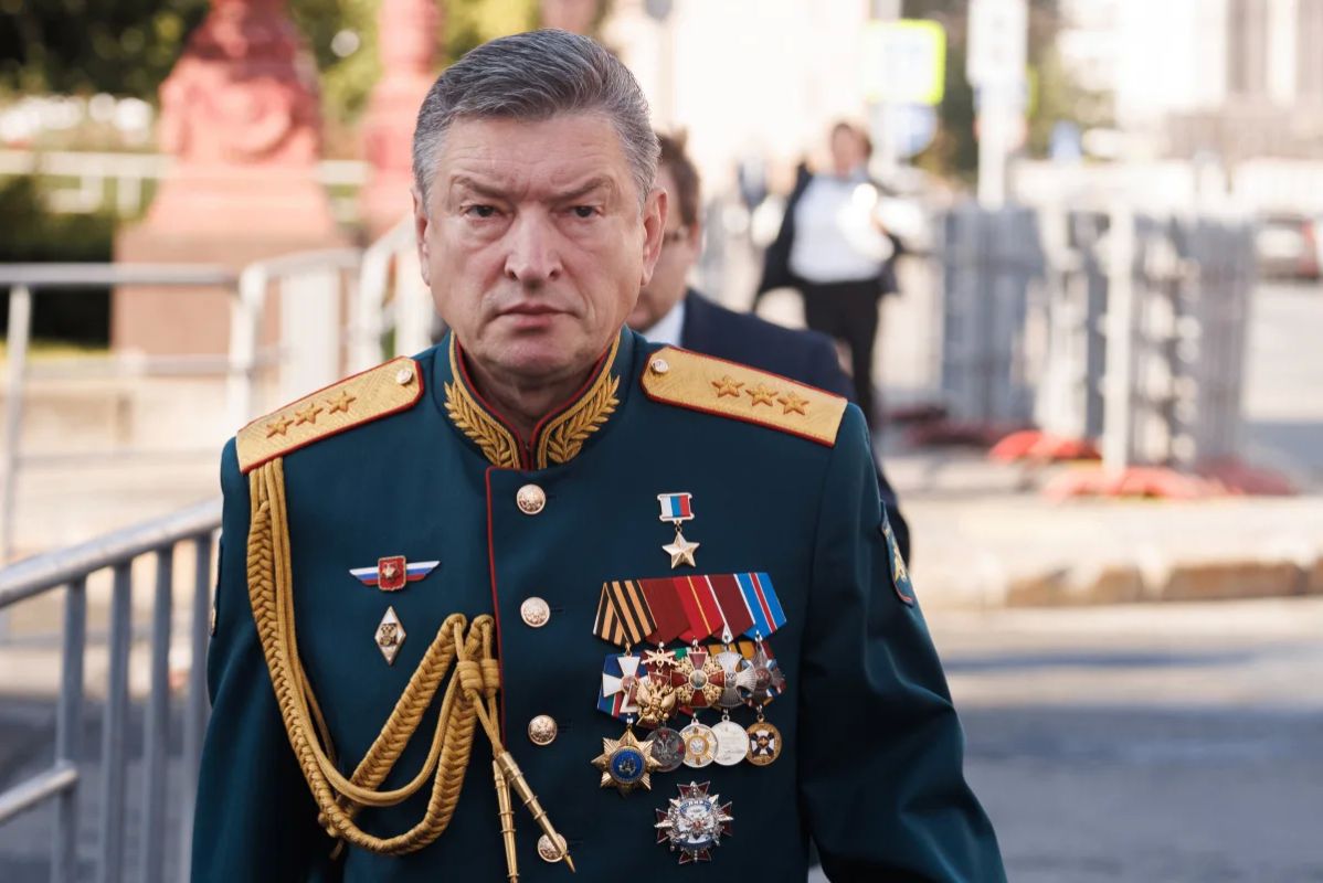 Госсовет РТ согласовал назначение Героя России Александра Лапина вице-премьером РТ. Его кандидатуру предложил Рустам Минниханов