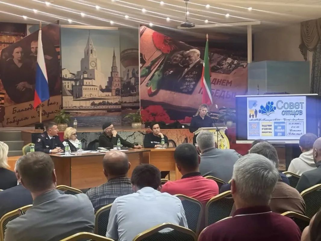 Сотрудники УМВД России по г. Казани приняли участие во встрече в «Гимназии № 139 — Центре образования», организованной в преддверии Дня отца
