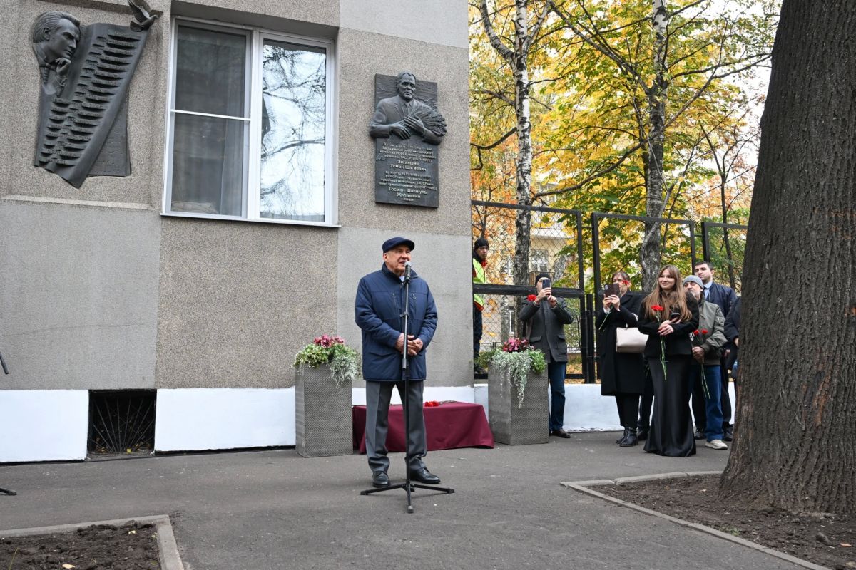 В Казани с участием Рустама Минниханова открыли мемориальную доску Заслуженному работнику сельскому хозяйства РСФСР Усману Зиганшину