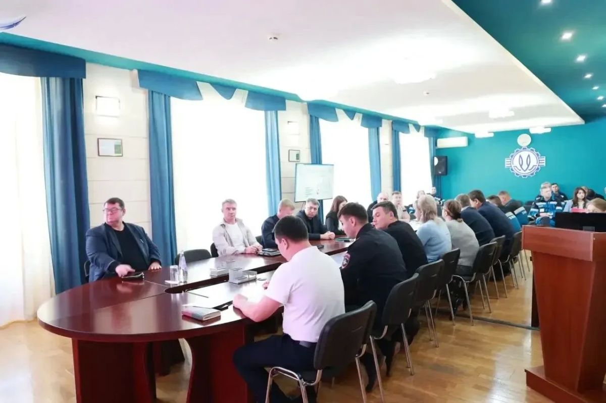 Полицейские Бугульмы провели встречу с коллективом Бугульминского механического завода Полицейские Бугульмы провели встречу с коллективом Бугульминского механического завода