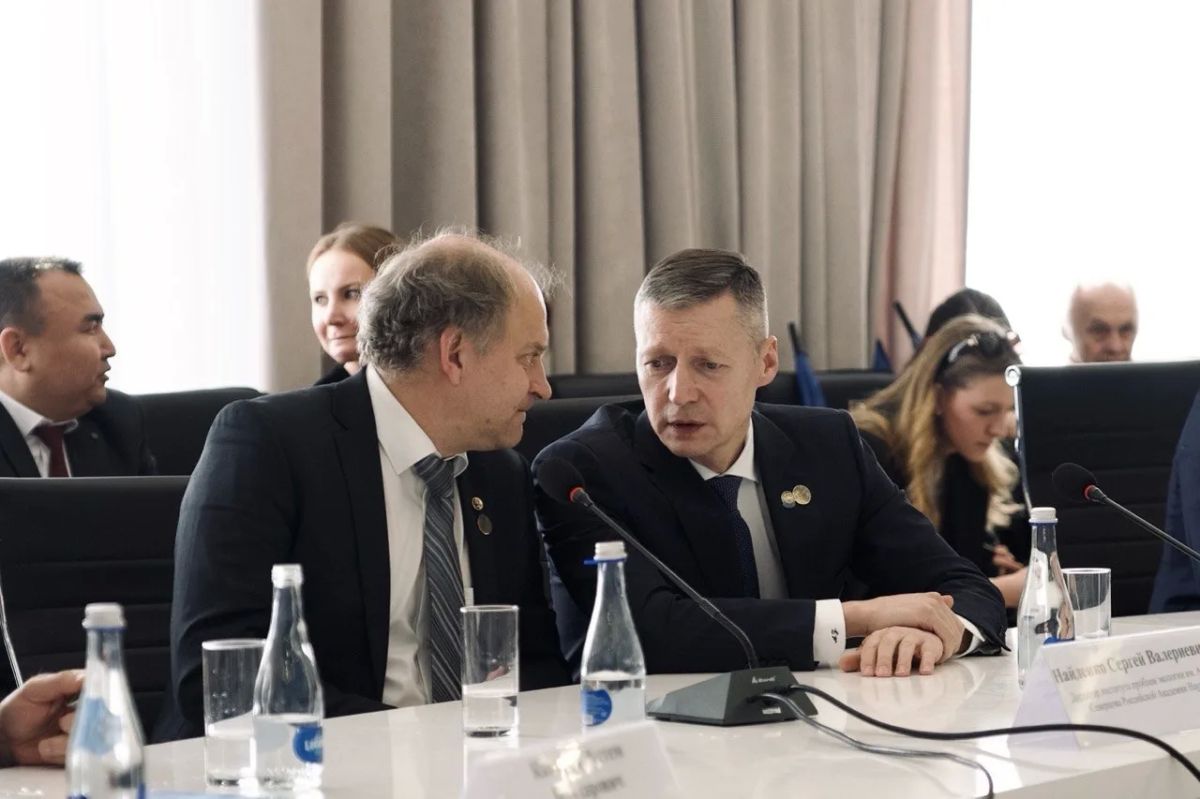 В центре «Ак-Илбирс» сегодня прошла первая международная конференция «Глобальные вызовы и стратегия сохранения высокогорных экосистем» В центре «Ак-Илбирс» сегодня прошла первая международная конференция «Глобальные вызовы и стратегия сохранения высокогорных экосистем»