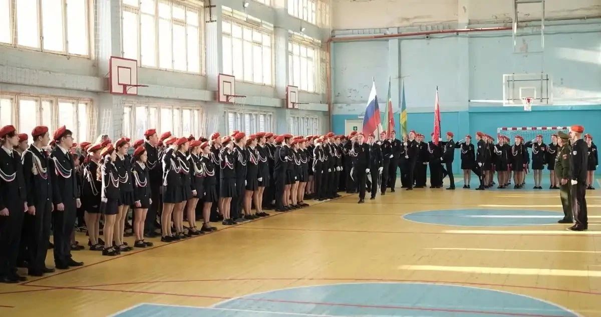 В лицее №31 в отряд «Юнармии» вступили 107 ребят — учеников седьмых и восьмых классов специализации «Юный спасатель»