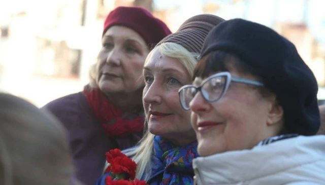«Не отрекаются, любя…»: в Казани открыли мемориальную доску Веронике Тушновой «Не отрекаются, любя…»: в Казани открыли мемориальную доску Веронике Тушновой