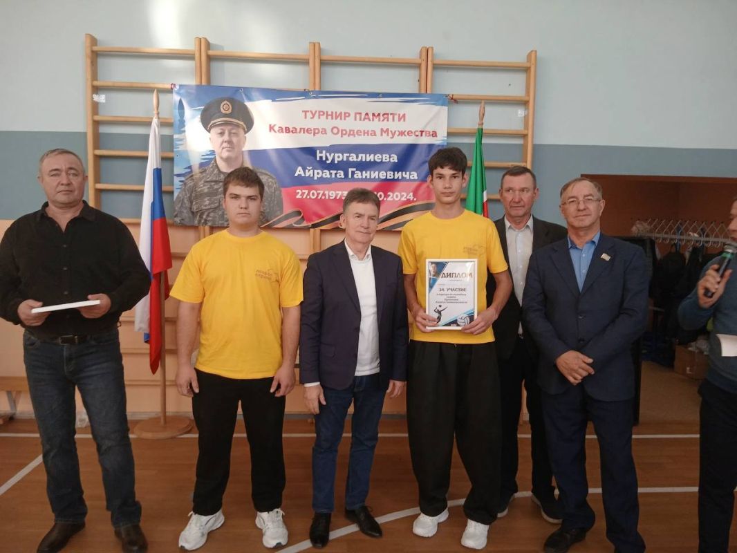 В Верхних Челнах состоялся волейбольный турнир памяти кавалера Ордена Мужества Айрата Ганиевича Нургалиева В Верхних Челнах состоялся волейбольный турнир памяти кавалера Ордена Мужества Айрата Ганиевича Нургалиева