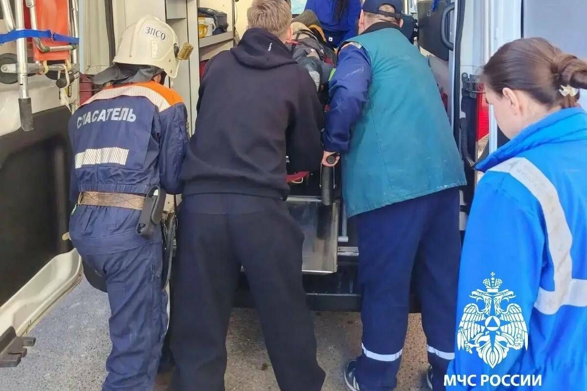 В Казани мужчину ударило током на стройке, он упал с высоты