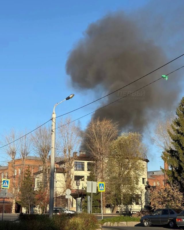 В Казани на улице Горького потушили горевший мусор