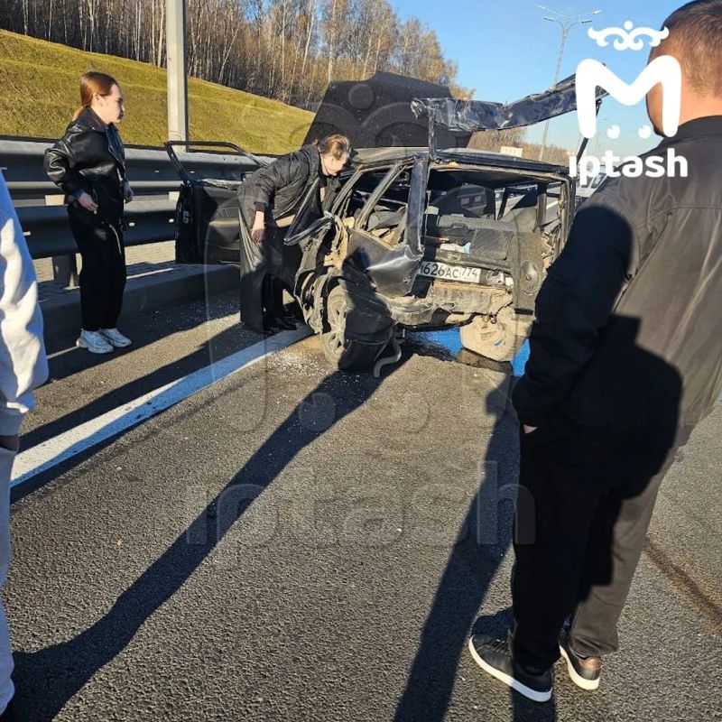 Оренбургский тракт перекрыт из-за аварии, в которой погибла девушка