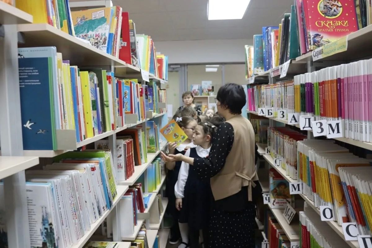 Поздравляем школьных библиотекарей Татарстана с профессиональным праздником!