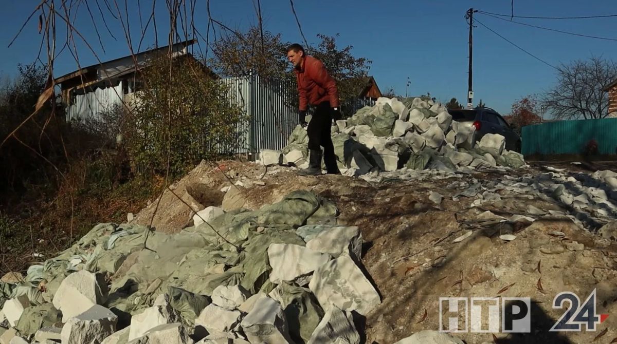 В СНТ «Спутник» садоводы пожаловались на то, что на берегу пересохшего пруда кто-то вывалил строительный мусор В СНТ «Спутник» садоводы пожаловались на то, что на берегу пересохшего пруда кто-то вывалил строительный мусор