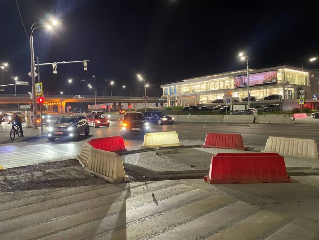На перекрёстке Назарбаева и Петербургской в Казани устанавливают островки безопасности