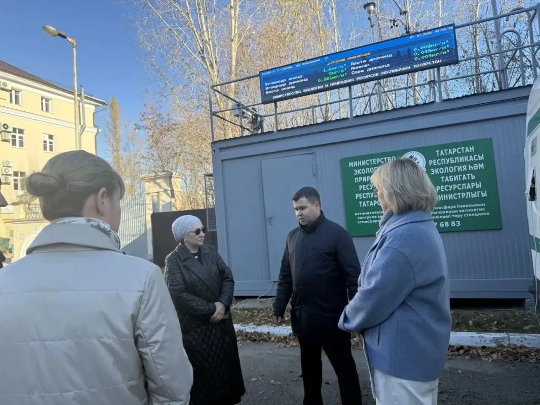 Прозрачно как воздух: депутатам и студентам показали работу станций мониторинга воздуха и передвижной эколаборатории Прозрачно как воздух: депутатам и студентам показали работу станций мониторинга воздуха и передвижной эколаборатории