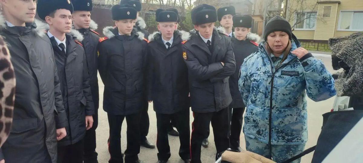 Учащиеся Елабужского суворовского военного училища МВД России побывали в гостях у специалистов-кинологов МВД Татарстана Учащиеся Елабужского суворовского военного училища МВД России побывали в гостях у специалистов-кинологов МВД Татарстана