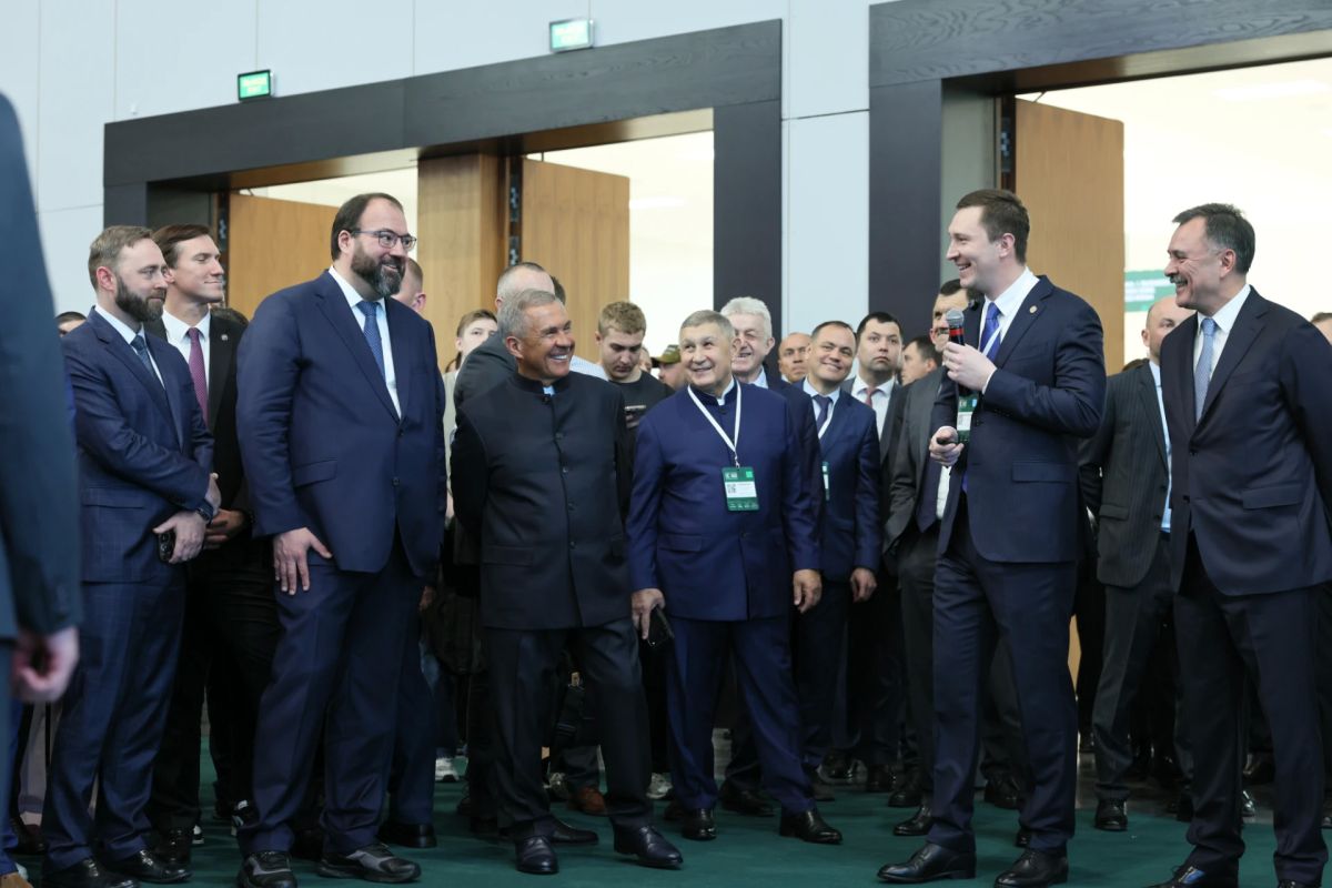 Цифровой двойник Казани показали министру цифрового развития РФ Максуту Шадаеву и главе РТ Рустаму Минниханову Цифровой двойник Казани показали министру цифрового развития РФ Максуту Шадаеву и главе РТ Рустаму Минниханову