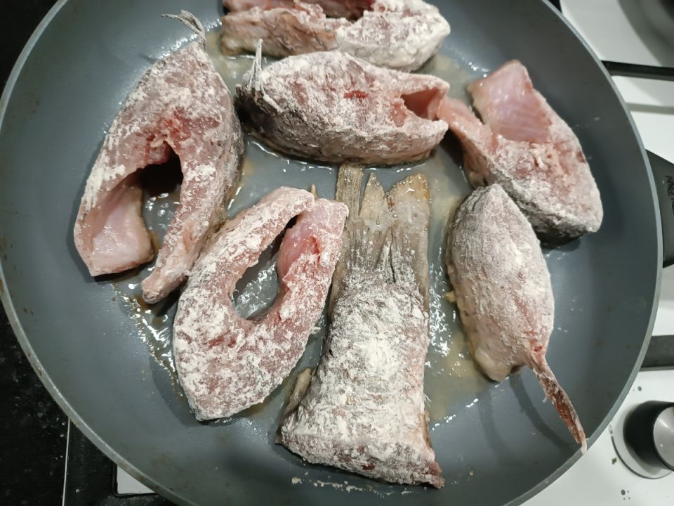 Жареный сазан: как просто и вкусно приготовить рыбу за копейки