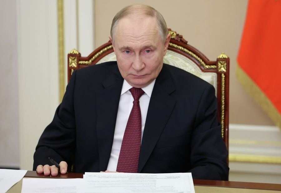 Путин получит новые полномочия для контроля валютных операций в России