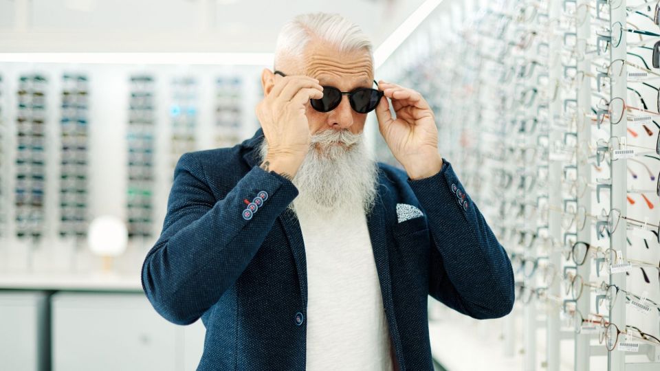 Не покупайте солнечные очки где попало: чтобы не получить ожог сетчатки, делайте вот что