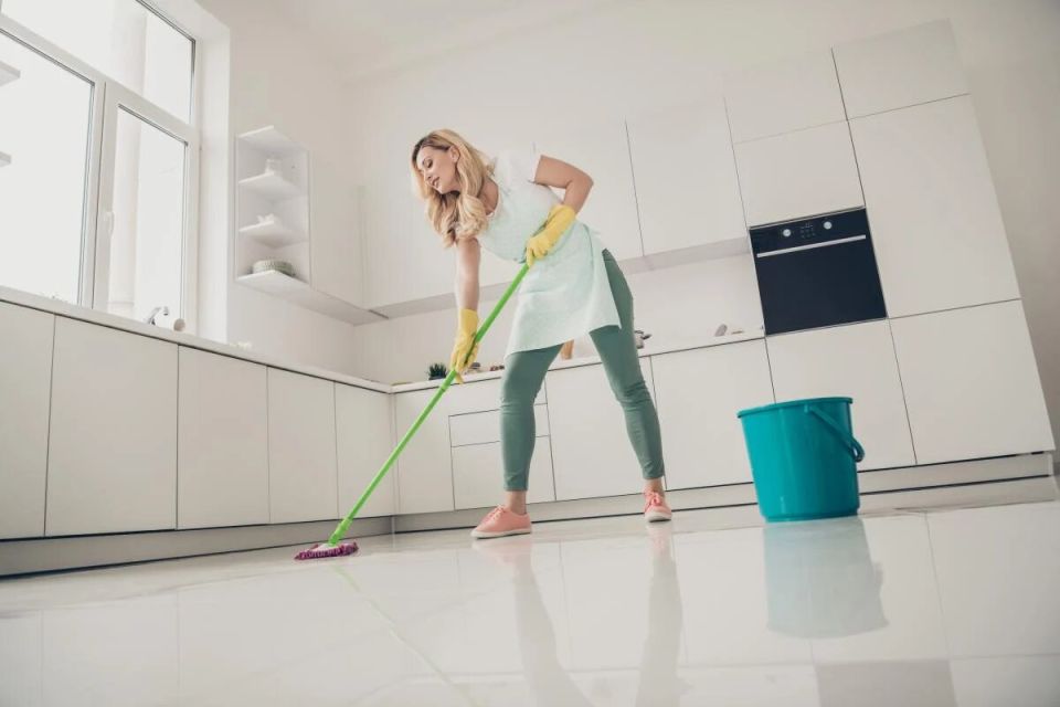 Как мыть полы без разводов: советы по использованию доступных средств