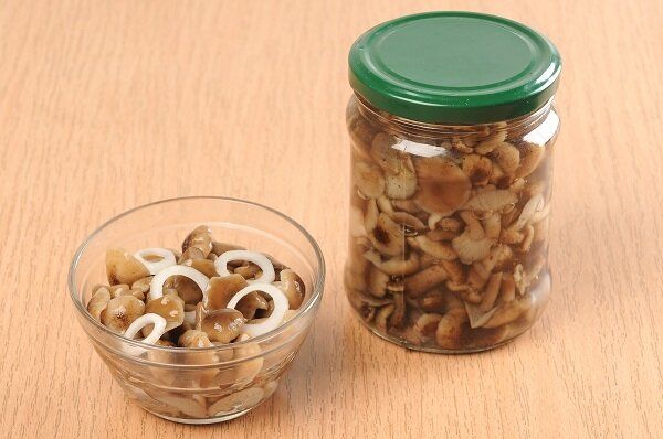 Как приготовить маринованные опята с корицей