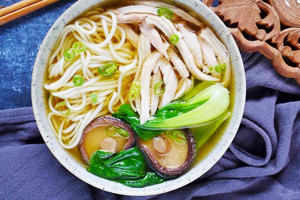 Китайский куриный суп с лапшой: уютный рецепт для зимних вечеров