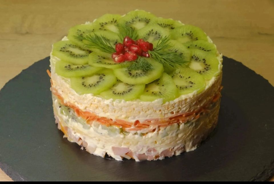 Копчёный салат с киви и морковью по-корейски