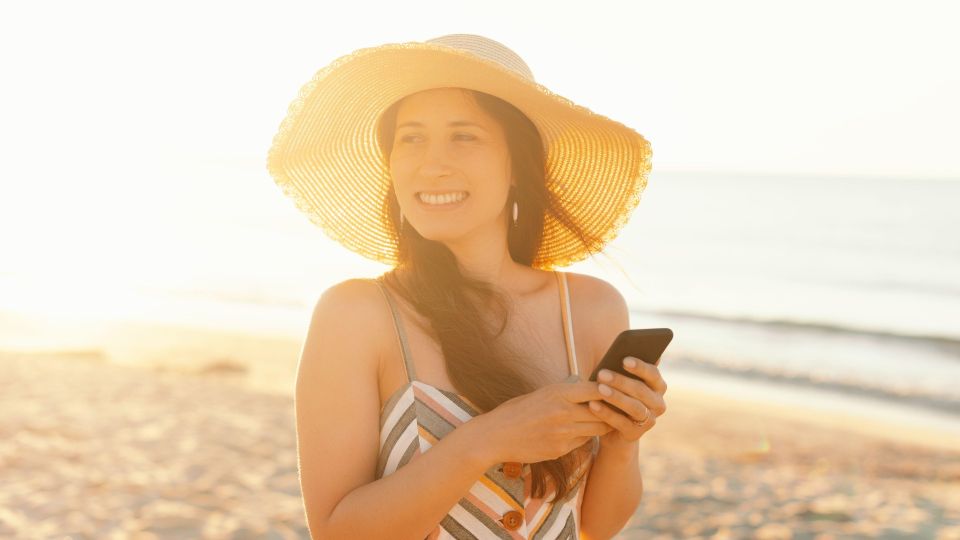 Как защитить свои гаджеты во время отпуска: советы для нахождения на улице, в отеле и у воды