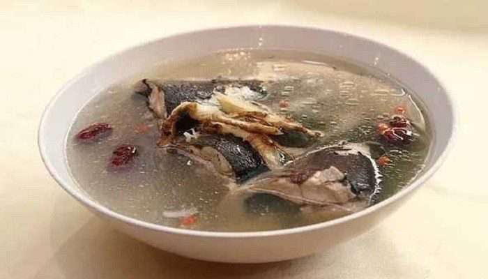 Как приготовить наваристую уху из головы и хвоста горбуши: 5 простых рецептов