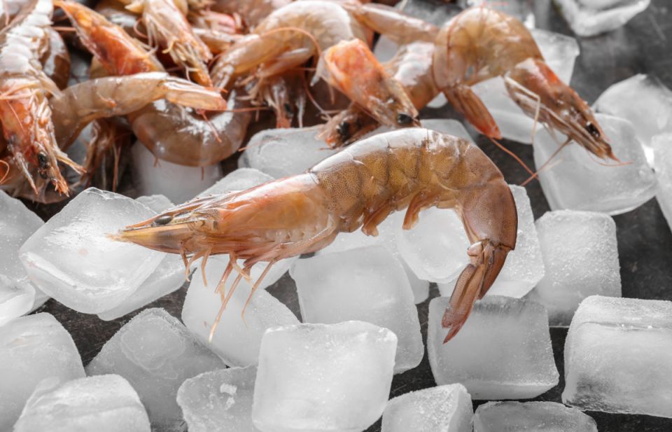 Как правильно готовить замороженные креветки: советы и секреты