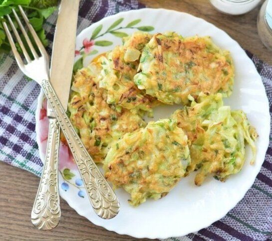 Нежные капустные оладьи с зеленью