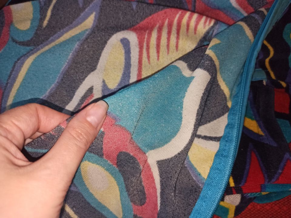 Почему стоит выворачивать вещи наизнанку перед стиркой