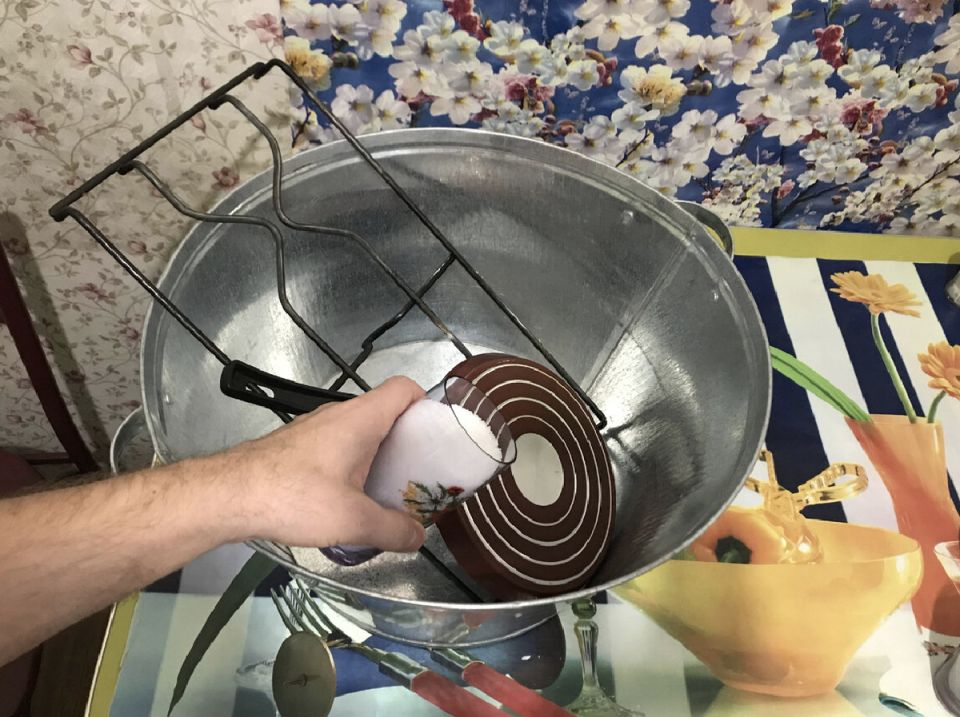 Эффективное очищение кухонной посуды без химии: простой метод на основе соли и соды