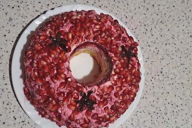 Гранатовый браслет: изысканное угощение с копченой куриной грудкой и черносливом