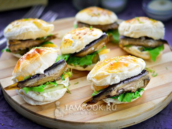 Вдохновение для праздничного стола: закуски из слоёного теста на Новый год