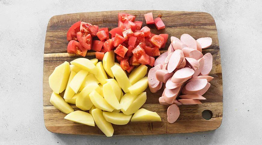 Картошка с сосисками в духовке: легкий и вкусный рецепт