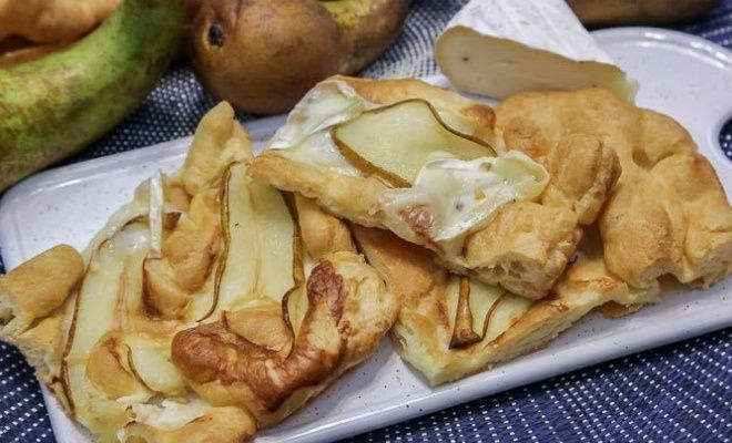 Альмойшавена с грушей и сыром бри: неотразимый десерт, который покорит ваше сердце