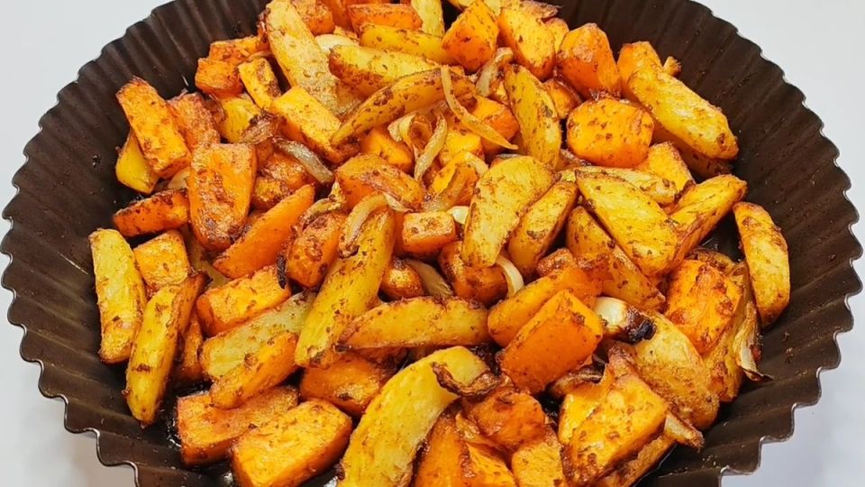 Запеченные овощи: тыква, картофель и лук без масла