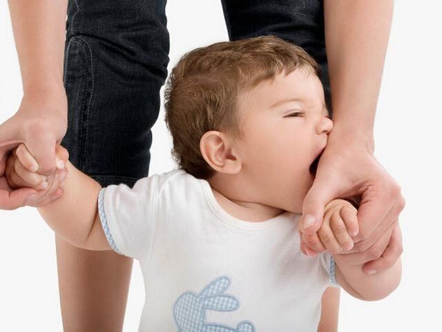 Ребенок дерется и кусается: 5 простых приемов «мужского» подхода, которые реально помогают
